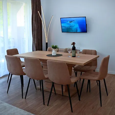 Aquarius Apartmanhotel 4*