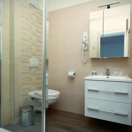 Aquarius Apartmanhotel 4*