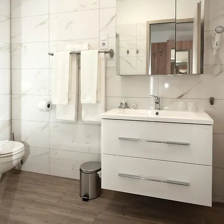 Aquarius Apartmanhotel 4*