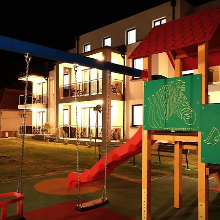 Aquarius Apartmanhotel 4*